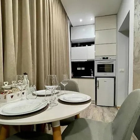 Cozy With Modern Amenities Τίρανα