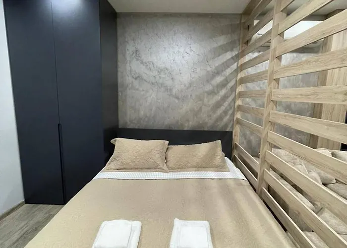 Cozy With Modern Amenities Tirana