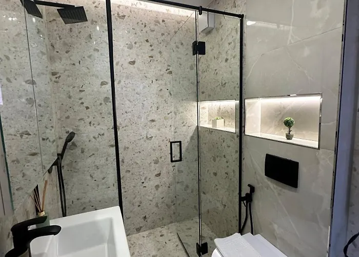 Apartment Cozy With Modern Amenities *