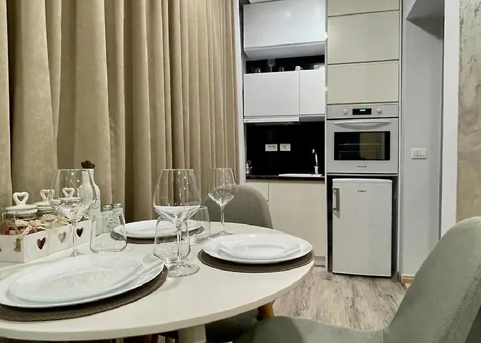 Cozy With Modern Amenities Apartmán Tirana